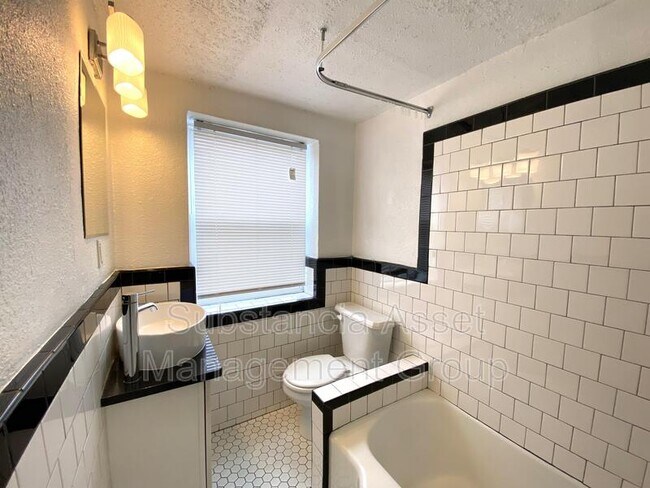Building Photo - 701 Culbertson Dr