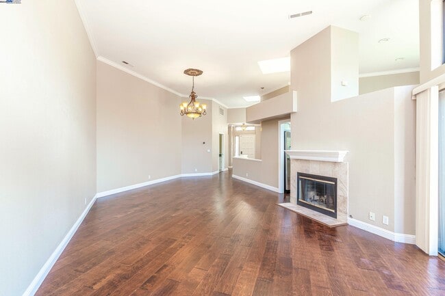 Building Photo - 4009 W Lakeshore Dr