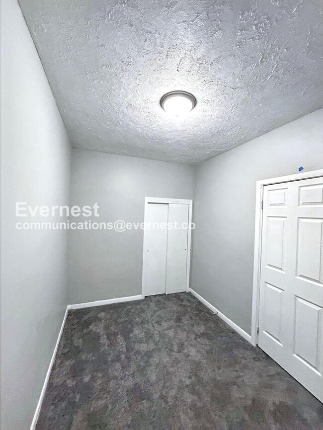 Building Photo - 1079 E 68th St