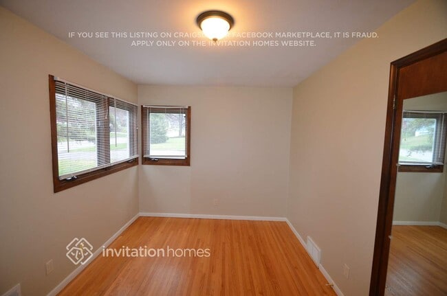 Building Photo - 482 Eldridge Ave W