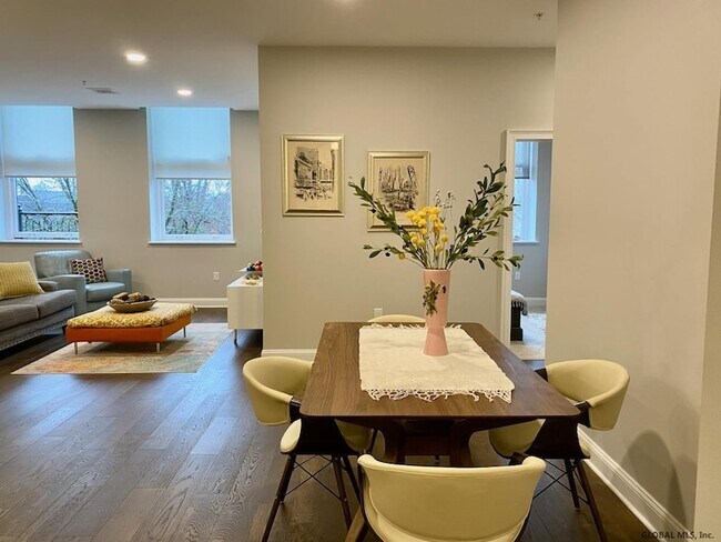 Building Photo - 77 Van Dam St