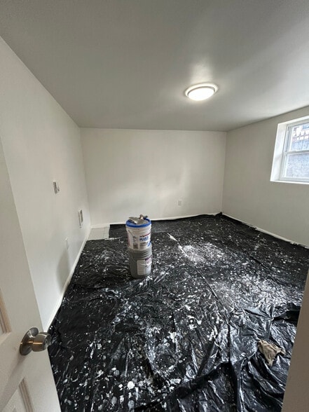 Building Photo - 94 Eaton Pl