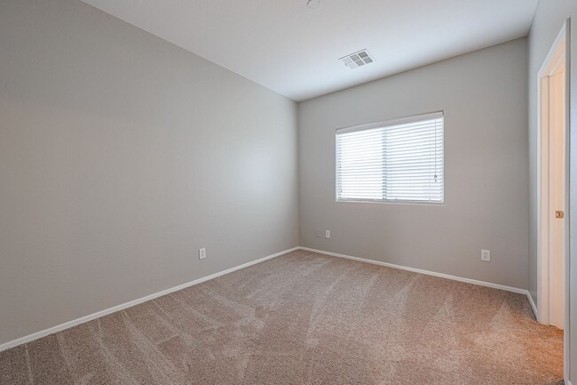 Building Photo - 4 bed, 3.5 bath house in Stetson Valley, Phoenix