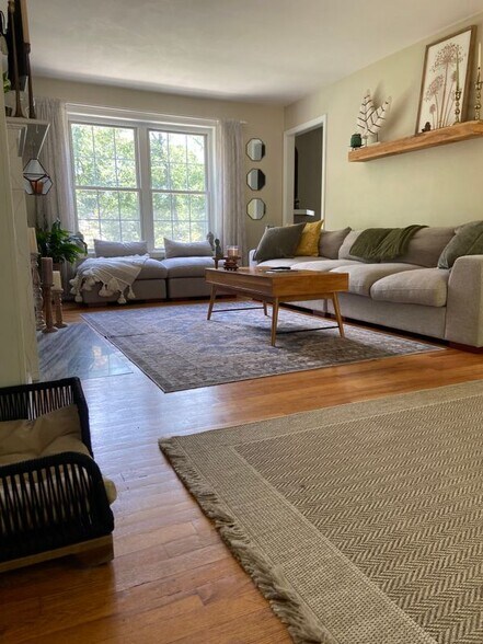 Building Photo - 237 Chestnut Hill Rd