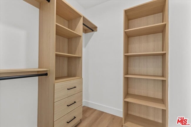 Building Photo - 4825 Satsuma Ave