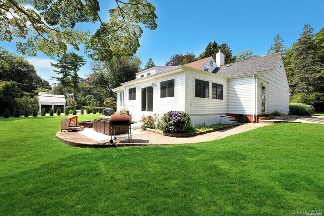 Building Photo - 18 Addison Ln