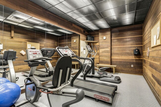 Building Photo - Available Now! 1 Bed / 1 Bath Condo in the heart of the DC Wharf!