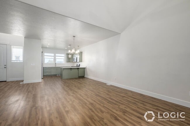 Building Photo - Beautiful New Townhome!
