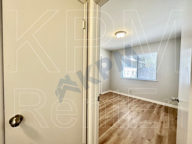 Building Photo - 5530 Fox Sparrow Ct