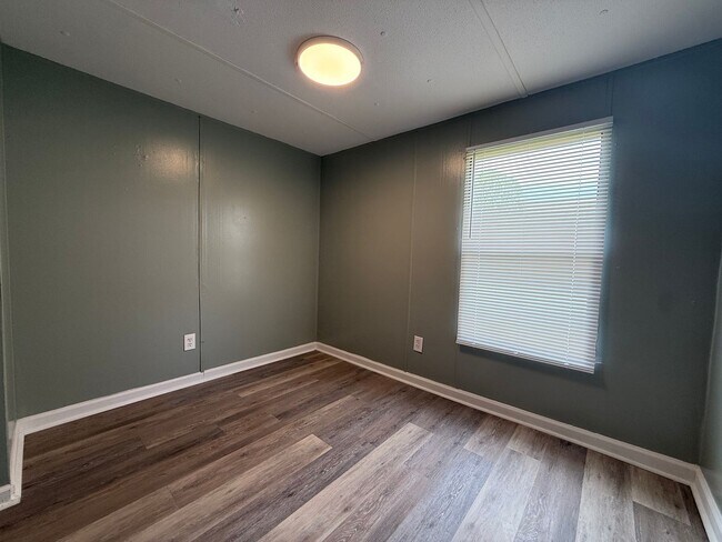 Building Photo - 2 Bedroom 1 Bathroom Home located in Greeneville, TN