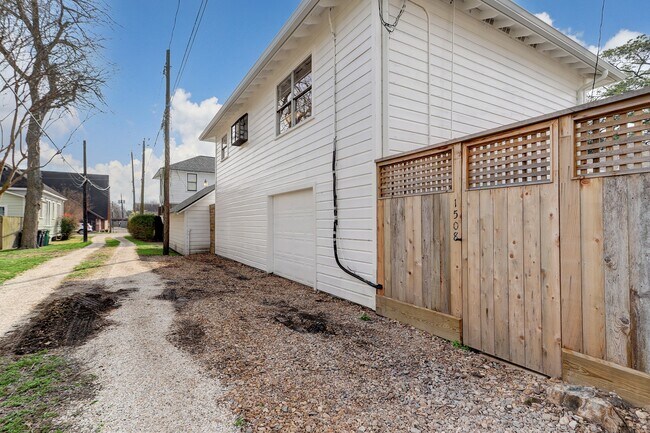Building Photo - 1508 Cortlandt St