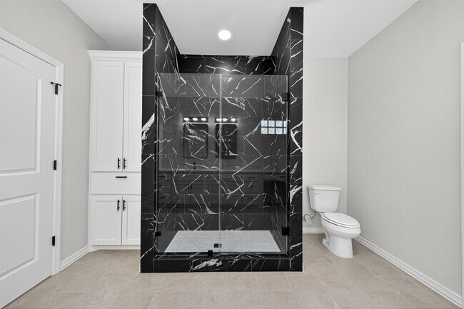 Building Photo - 10594 Rustling Oaks Dr