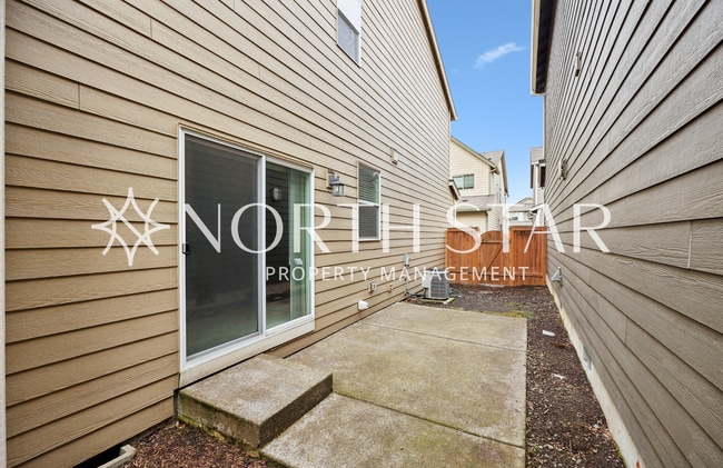 Building Photo - Vaulted Ceilings, Modern Finishes & Easy Living