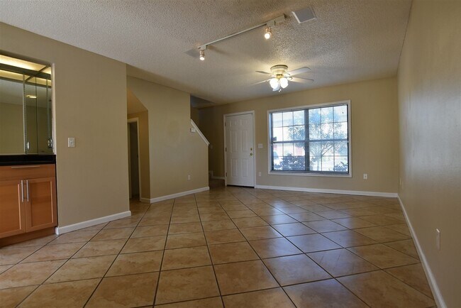 Building Photo - 3374 Cedar Springs Pl