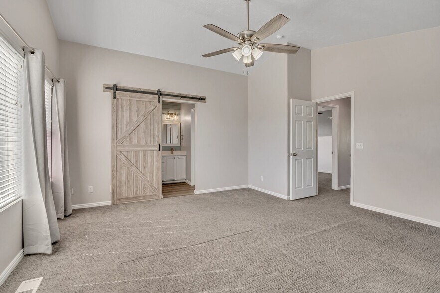 Building Photo - 8847 Mountain Vista Dr