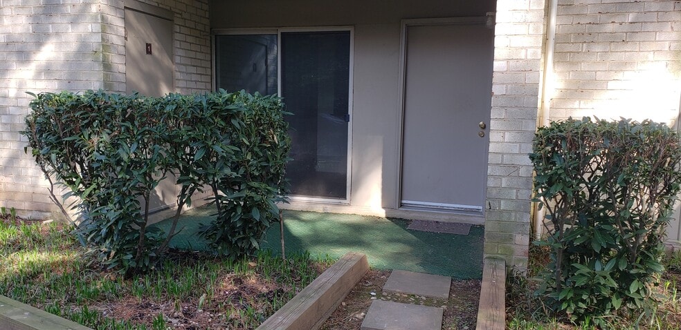 Patio Exterior Entrance - 12203 Braxfield Ct