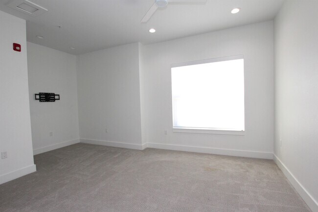 Building Photo - 203 Paschal St