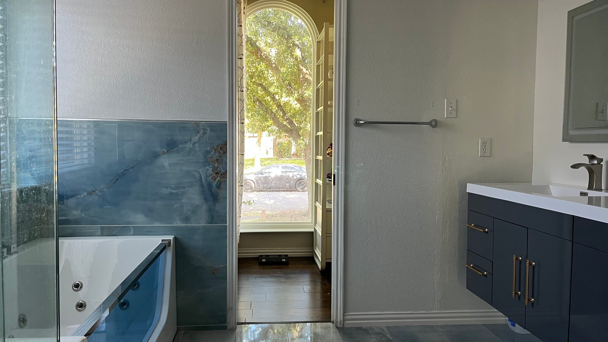 Building Photo - 1324 Hillcrest Dr