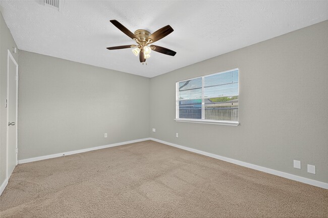 Building Photo - 10402 Gulfstream Ln