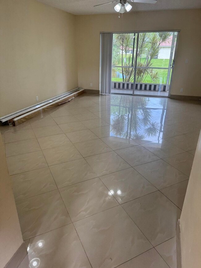 Building Photo - 9921 Three Lakes Cir