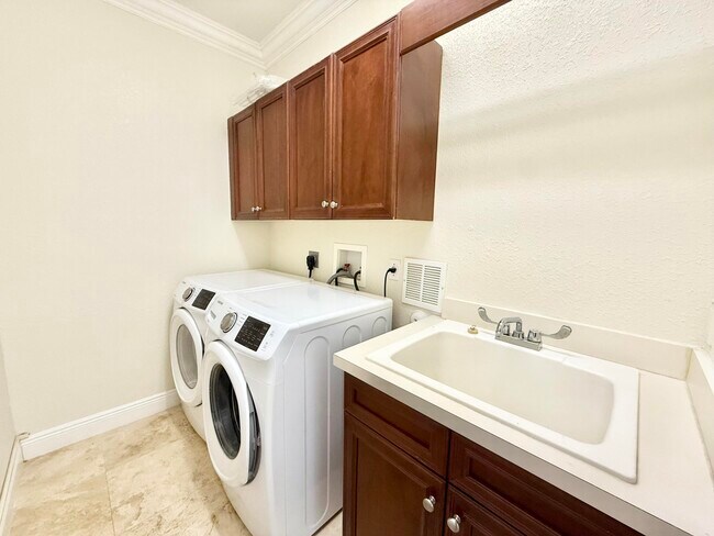 Building Photo - 9656 Cobblestone Creek Dr