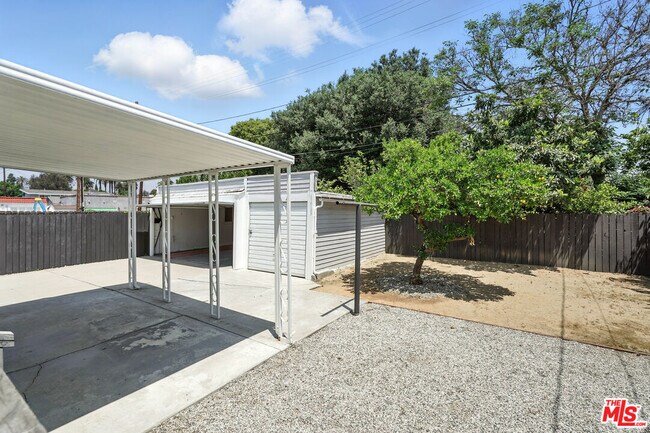 Building Photo - 1054 S Plymouth Blvd