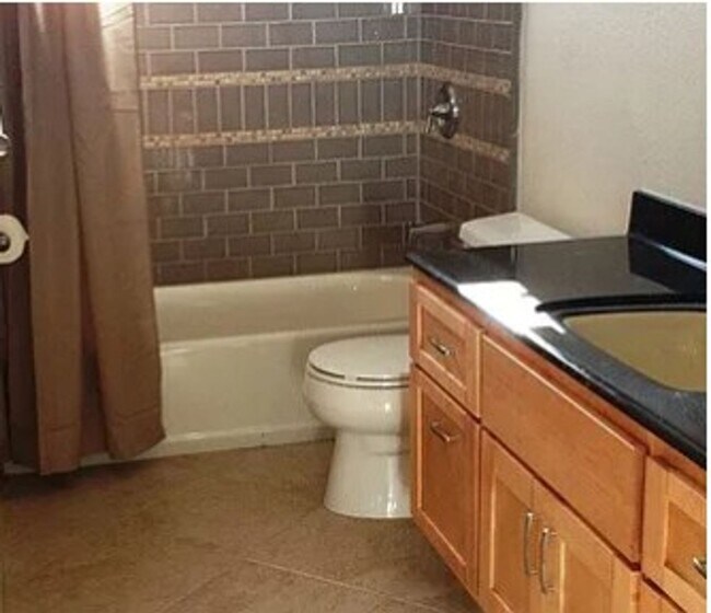 Building Photo - Charming 2-Bedroom, 1.5-Bath Condo in Sunn...