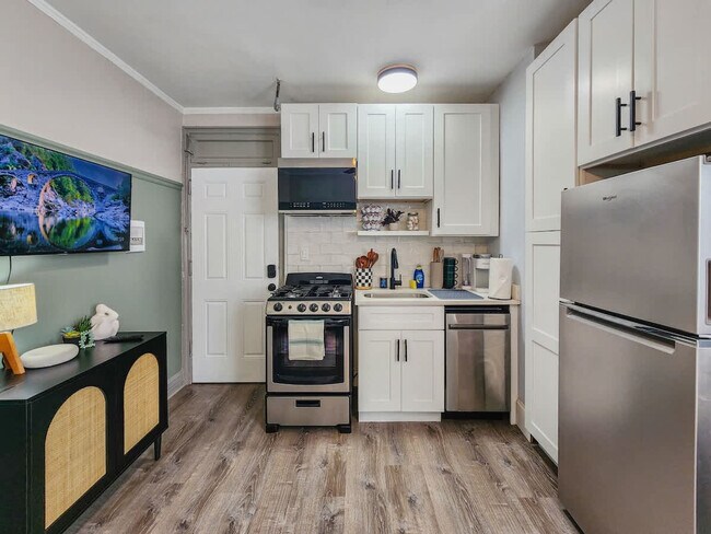 Building Photo - 2115 N Sedgwick St