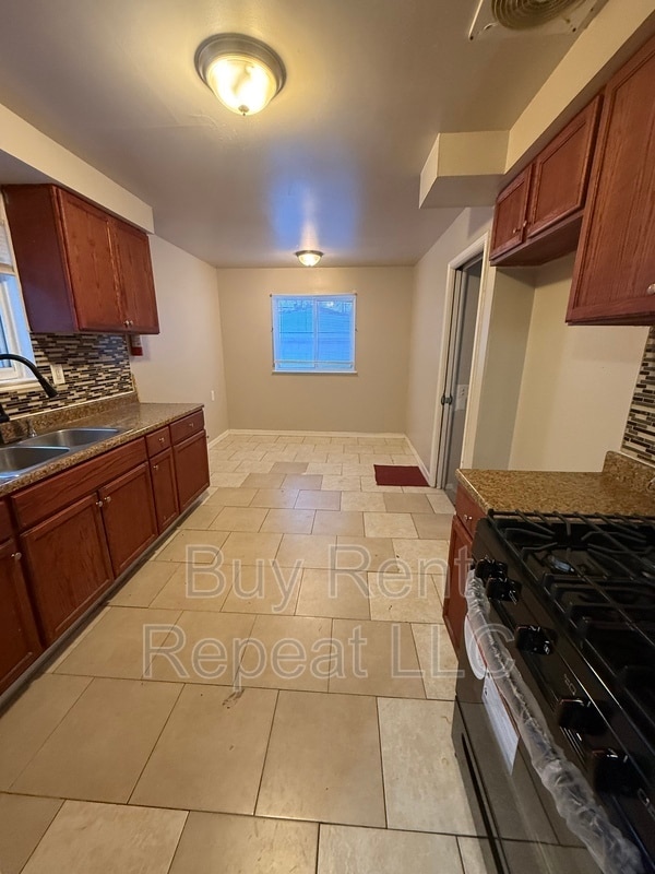 Building Photo - 23344 Panama Ave