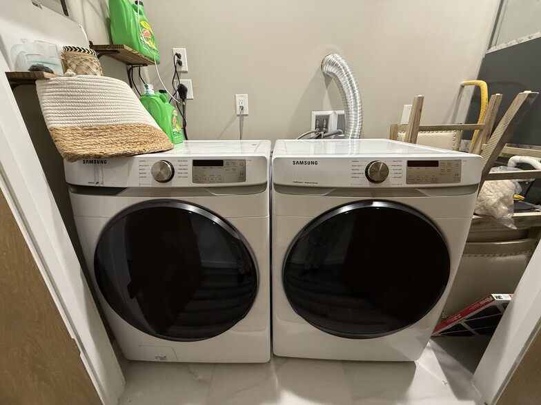 Laundry room - 307 Todd Pl NE