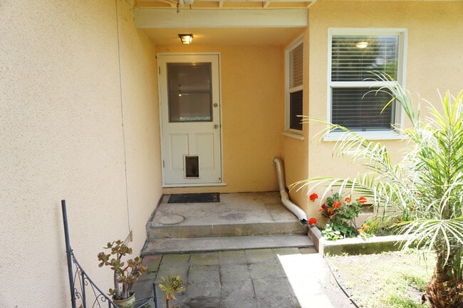 Building Photo - 3153 Orange Ave