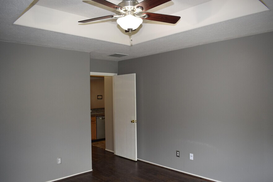 Building Photo - 19102 Prairie Bluff Dr
