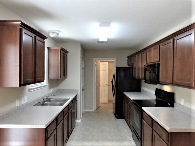 Building Photo - 13329 High Sierra St