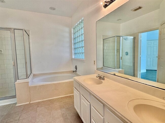 Building Photo - 18 S Willow Point Cir