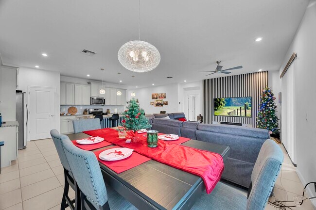 Building Photo - 10142 SW Orana Dr