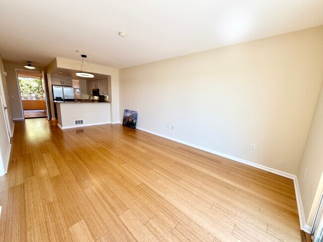 Building Photo - 301 Crescent Ct