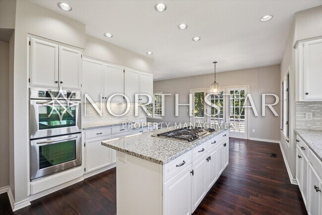 Building Photo - 2055 Ridge Pointe Dr