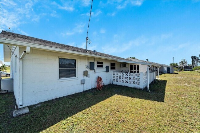 Building Photo - 1216 Hacienda Dr