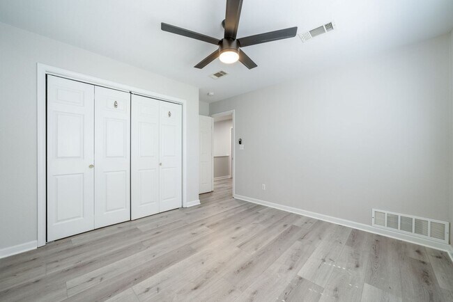 Building Photo - 303 E 38th St