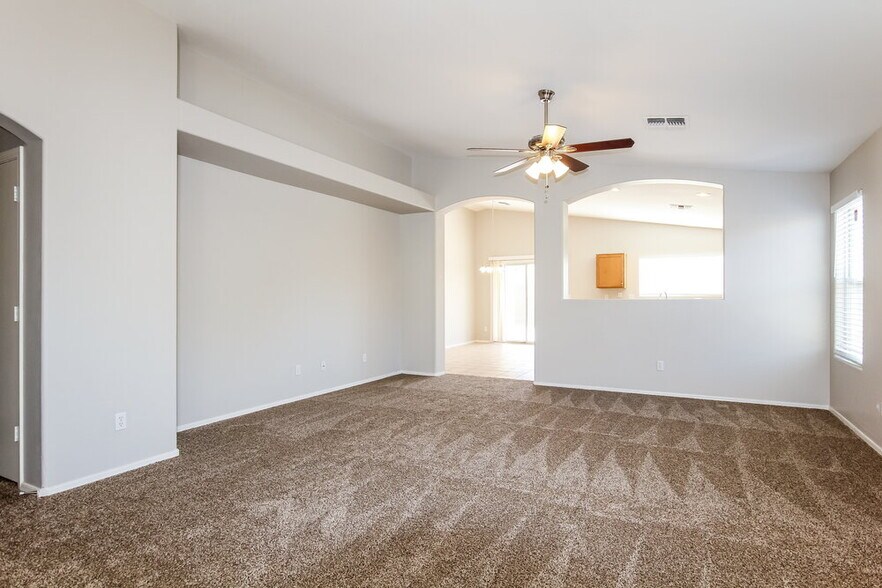 Building Photo - 15189 W Woodlands Ave