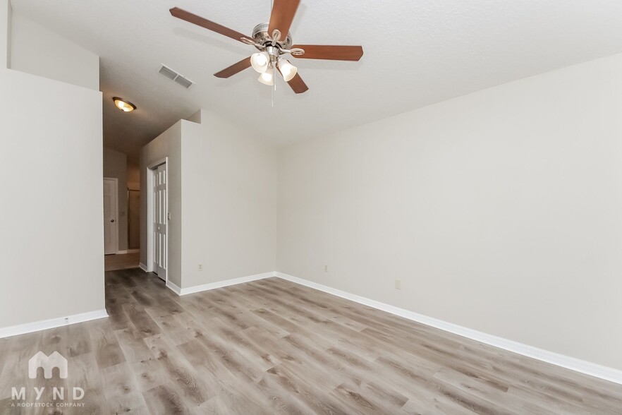 Building Photo - 6041 Spring Creek Ct