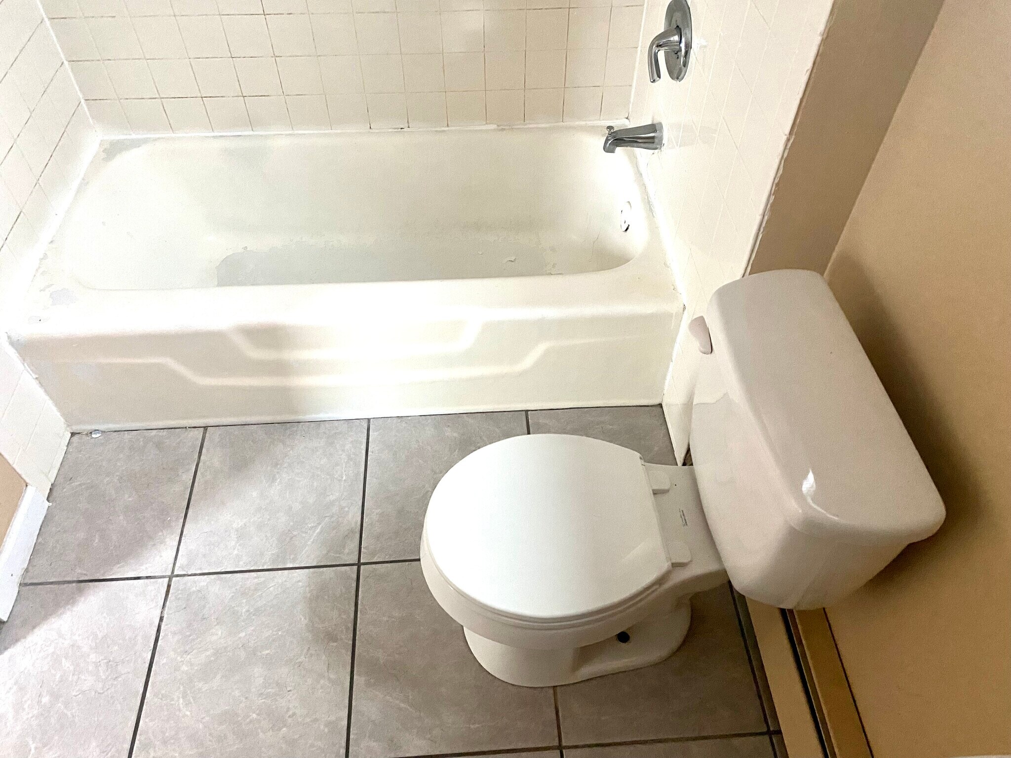 Building Photo - 19 Center St