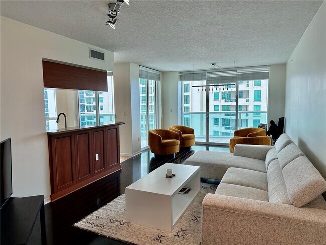 Building Photo - 347 N New River Dr E