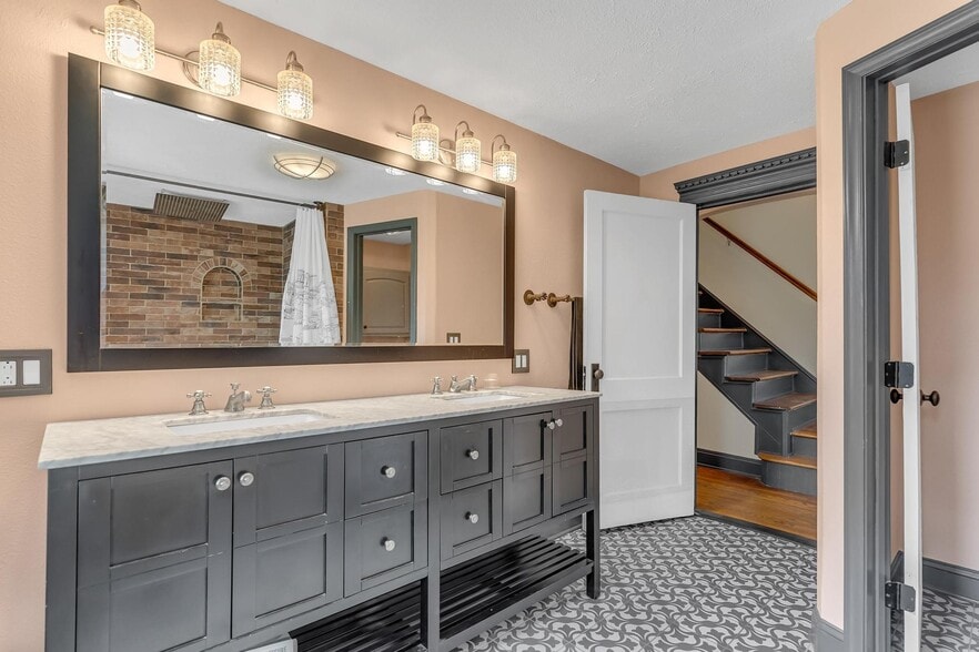 Building Photo - 1688 Overhill Rd