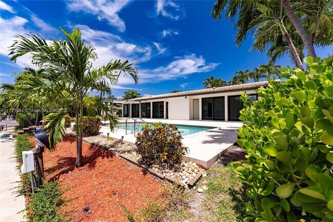 Building Photo - 636 Hibiscus Dr