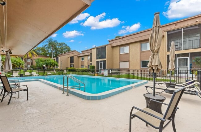 Building Photo - 1579 Greenlea Dr