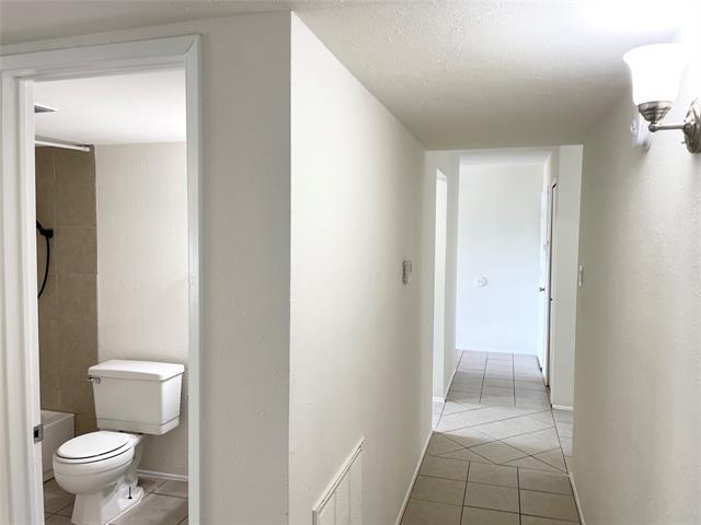 Building Photo - 612 Valley View Dr
