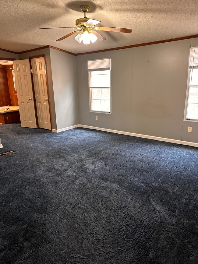 Building Photo - 101 West King Rd