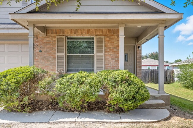 Building Photo - FREE First Month's Rent!