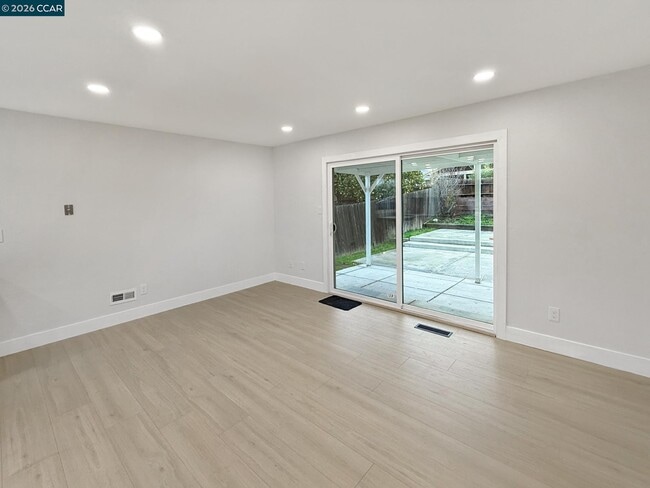 Building Photo - 1158 Jensen Cir